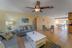 TV - GoGo House.  Charming 2 BR, 2 BA, Waterfront Vacation Rental in Port Charlotte, FL, w/Heated Private Pool & Spa (Port Charlotte)