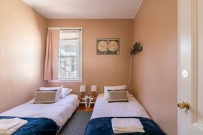 2 bedrooms, desk, iron/ironing board, free WiFi