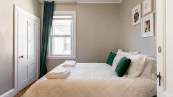 2 habitaciones, escritorio, tabla de planchar con plancha y wifi gratis