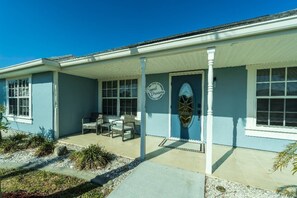 Exterior - Canal Dreams a Gorgeous 3 BR / 2 BA home with heated pool on the canal (Port Charlotte)