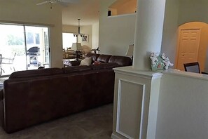 TV, DVD player - This house is a 3 bedroom(s), 2 bathrooms, located in Port Charlotte, FL. (Port Charlotte)