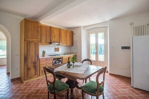 Private kitchen - Agriturismo Sant' Elmira: Goditi la Vasca Idromassaggio Esterna (Montescudaio)