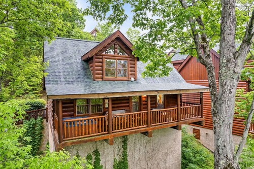 Jazzy`s Cajun Cabin/Hot Tub/ Community Pools