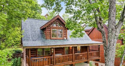 Jazzy`s Cajun Cabin/Hot Tub/ Community Pools