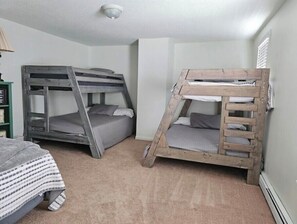 3 bedrooms, iron/ironing board, free WiFi, bed sheets