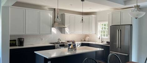 冰箱、微波炉、烤箱、炉灶