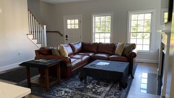 Televisie en een open haard