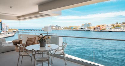 Luxury apartment with spectacular view over the sea, Handelskade, historic city