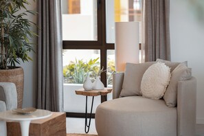 Smart TV, stereo - Luxury apartment with spectacular view over the sea, Handelskade, historic city (Willemstad)