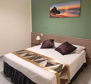 1 habitación, tabla de planchar con plancha, wifi y ropa de cama 