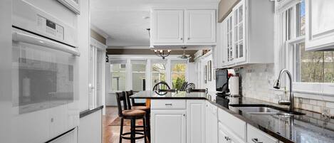 電子レンジ、オーブン、コンロ、食器洗い機