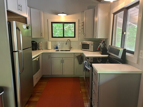 冰箱、微波炉、烤箱、炉灶