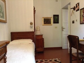 4 chambres, fer et planche à repasser, Wi-Fi, literie fournie