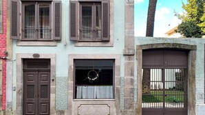 Unclassified image, 2 of 13, button - Antig3 - Casa Antiga Modista (Porto)