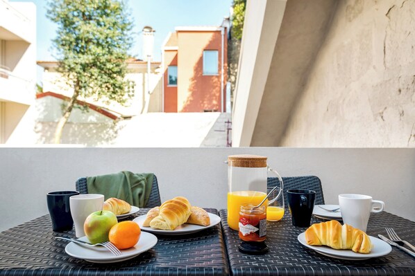 Apartment (1 Bedroom) | Interior - Acm002 Bombarda Homes, Pet Friendly Garden House (Porto)