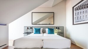 A modern bedroom with a large bed, two nightstands, a mirror, and a framed picture on the wall. - Gary01 Exclusive Top Floor 2BD by the Timeout Market (Lisbon)