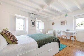 Apartment (0 Bedroom) | Interior - Flora3 Flora Apartments, Studio w/ Garden View (Porto)