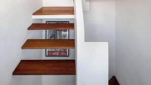 A modern staircase with wooden steps and white walls. - Flora3 Flora Apartments, Studio w/ Garden View (Porto)
