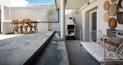 Aguda1 · Aguda's Family House 4bd, Parking, BBQ