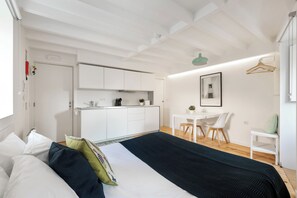 Interior - Flora1 Flora Apartments, Studio 1 w/ Patio (Porto)