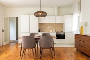 Apartment (1 Bedroom) | Interior - Acm032 Spacious 1BD +balcony (Porto)