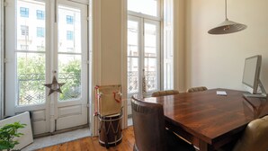 A conference room with a wooden table, leather chairs, a star decoration, and a drum. - Urbsc3 · Santa Catarina Studios · Apt 3 (Porto)