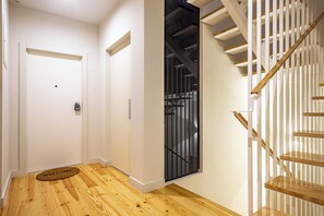 Exterior - Bonja2 · Light-filled Studio w/ Balcony +AC (Porto)