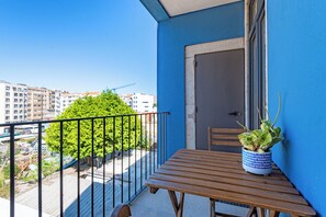 Interior - Bonja2 · Light-filled Studio w/ Balcony +AC (Porto)