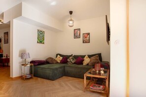 Apartment (1 Bedroom) | Interior - Alegr0 · 60s Chic Central Apartment w/ Garden (Porto)