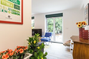 Appartamento (2 Bedrooms) | Area soggiorno | TV