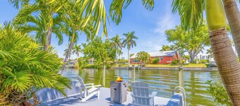 Canal View • Free Heated Pool • Pool Table • Quiet Area • Near Beaches