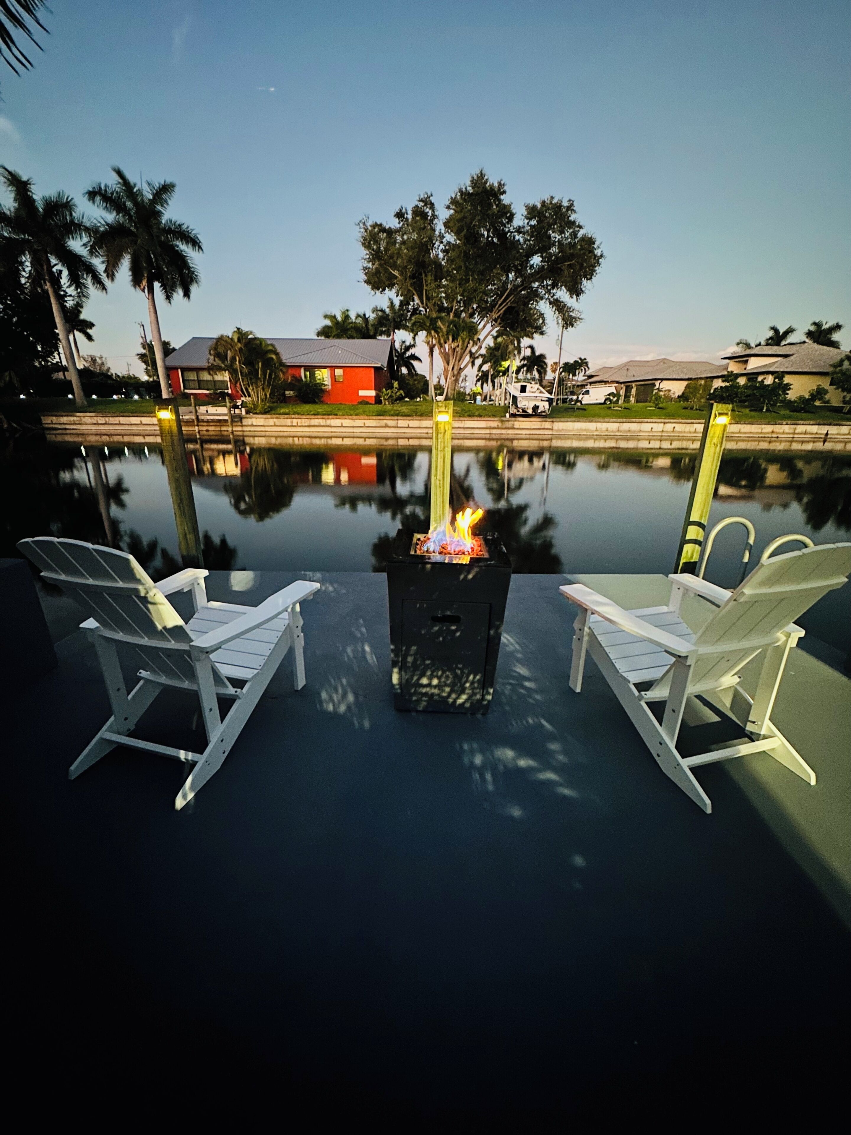"Tranquil Canal Retreat, Free heated pool, EV charger, close to beaches,