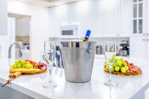 Fridge, microwave, oven, stovetop - Canal View • Free Heated Pool • Pool Table • Quiet Area • Near Beaches (Cape Coral)