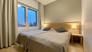 2 bedrooms, desk, iron/ironing board, travel cot