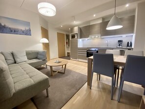 Smart TV, books, stereo