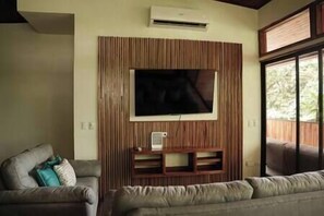 TV - New House steps from beach in Santa Teresa (Santa Teresa Beach)