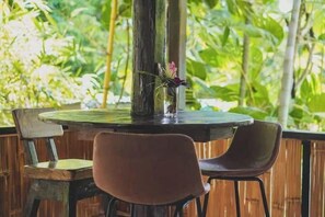 Outdoor dining - The Surf House Santa Teresa Close to Beach (Puntarenas Province)