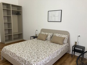 2 bedrooms, iron/ironing board, free WiFi, bed sheets - Casa vacanza tra terra e mare... (Avola)