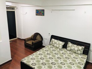 1 bedroom, WiFi, bed sheets - Escape to a serene oasis in heart of Dehradun at our charming 1 BHK apartment
(Dehradun)