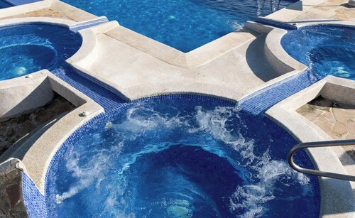 Cozy 2-bedroom condo with AC and WiFi in amazing Jaco, 300m from the ocean