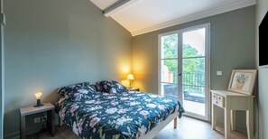 2 bedrooms, iron/ironing board, travel cot, free WiFi - Villa des Chênes (Grimaud)