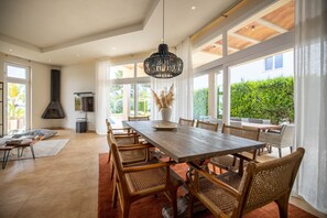 Dining - VILLA SIESTA (Santa Eulalia del Río)