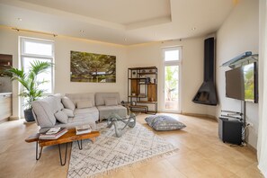 Télévision, cheminée