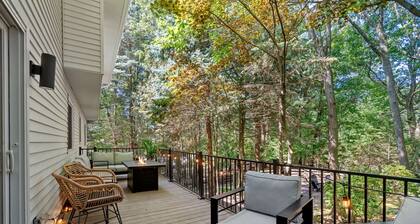 Lake MI Nest- perfect for group trips with access to Lake MI & private hot tub!