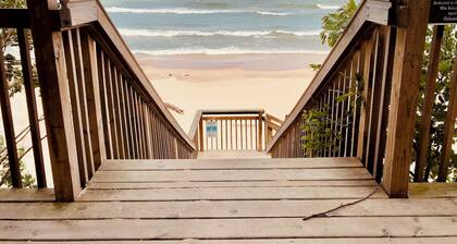 Woodsy oasis~5 min beach~family friendly~architect design~sauna~3600 sq ft