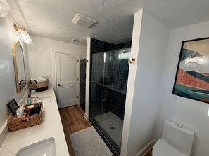 Bathroom - Modern Backyard Casita (Bryan)