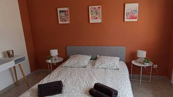 4 slaapkamers, een strijkplank/strijkijzer, internet