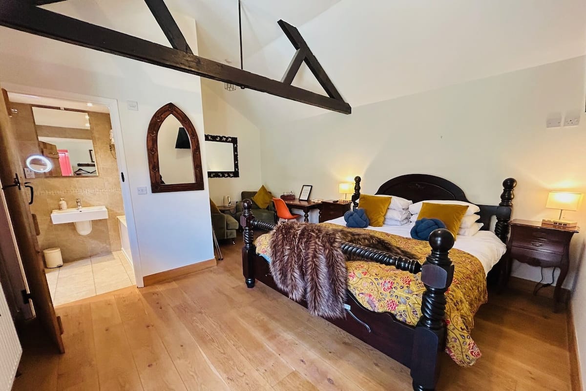 Deluxe Double Room, Ensuite, Courtyard View