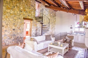 TV, peis og bordtennis