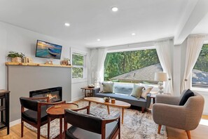 Smart-tv, pejs, dvd-afspiller, kontorer